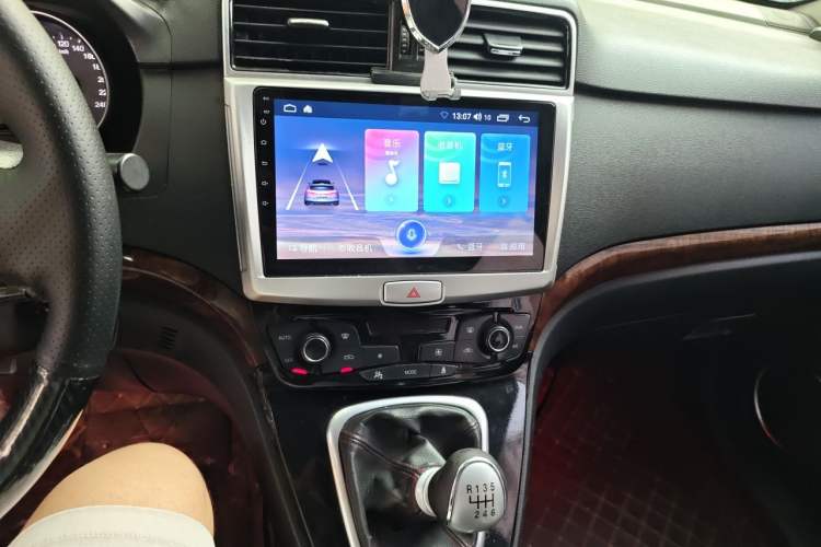 Used Haval H6 2013 Sports Edition 1.5T Manual Two-Wheel Drive Elite Model Audio And AC Panel