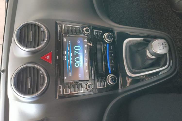 Used Haval H6 2013 Upgraded Model 1.5T Manual Two-Wheel Drive Elite Version Audio And AC Panel