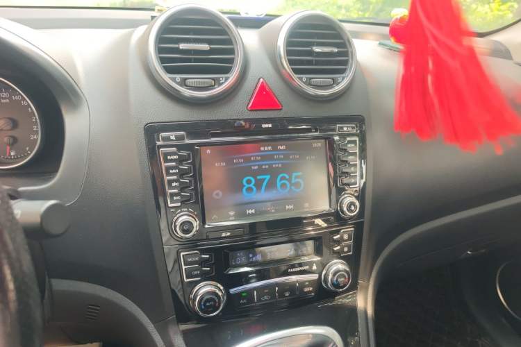 Used Haval H6 2013 Upgraded Model 1.5T Manual Two-Wheel Drive Urban Version Audio And AC Panel