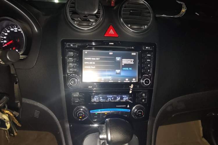 Used Haval H6 2013 Upgraded Model 2.4L Automatic Two-Wheel Drive Elite Version Audio And AC Panel
