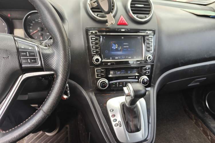 Used Haval H6 2013 Upgraded Model 2.4L Automatic Two-Wheel Drive Elite Version Audio And AC Panel