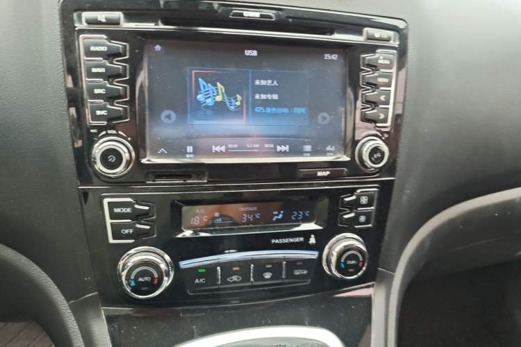 Used Haval H6 2013 Upgraded Model 1.5T Manual Two-Wheel Drive Elite Version Audio And AC Panel
