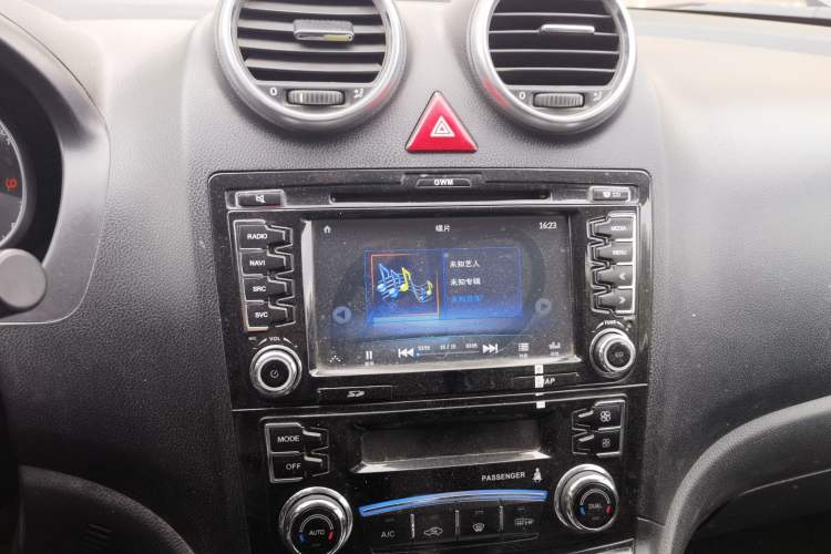 Used Haval H6 2013 Upgraded Model 1.5T Manual Two-Wheel Drive Elite Version Audio And AC Panel