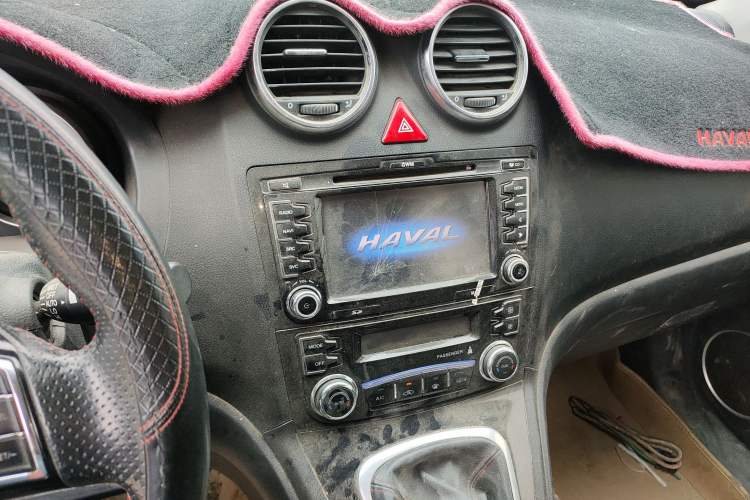Used Haval H6 2013 Upgraded Model 1.5T Manual Two-Wheel Drive Urban Version Audio And AC Panel