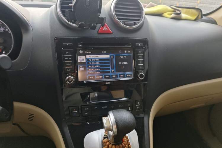 Used Haval H6 2013 Upgraded Model 2.4L Automatic Two-Wheel Drive Elite Version Audio And AC Panel