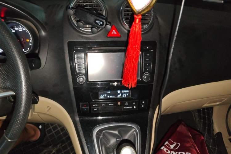 Used Haval H6 2013 Upgraded Model 1.5T Manual Two-Wheel Drive Elite Version Audio And AC Panel
