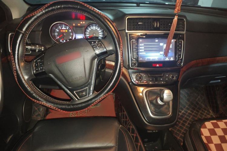 Used Haval H6 2013 Sport Edition 1.5T Manual Two-Wheel Drive Prestige Model Center Console
