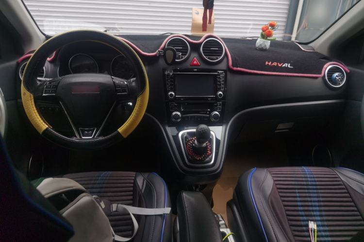 Used Haval H6 2013 Upgraded Model 1.5T Manual Two-Wheel Drive Elite Version Center Console