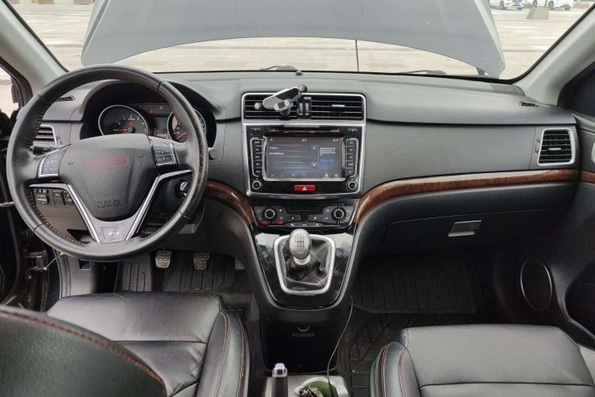 Used Haval H6 2013 Sports Edition 1.5T Manual Two-Wheel Drive Elite Model Center Console