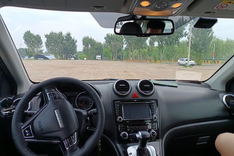 Used Haval H6 2013 Upgraded Model 2.4L Automatic Two-Wheel Drive Elite Version Center Console
