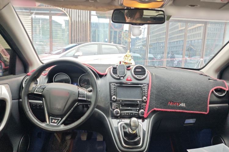Used Haval H6 2013 Upgraded Model 1.5T Manual Two-Wheel Drive Elite Version Center Console