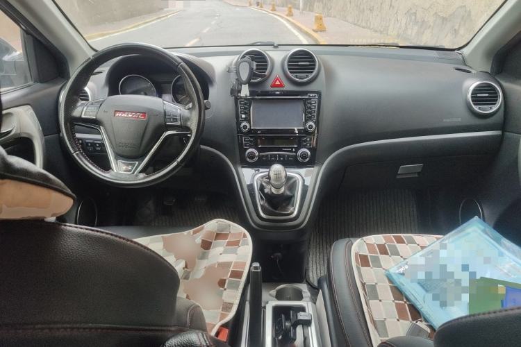 Used Haval H6 2013 Upgraded Model 1.5T Manual Two-Wheel Drive Elite Version Center Console