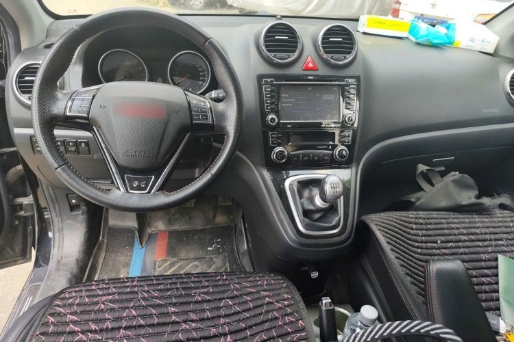 Used Haval H6 2013 Upgraded Model 1.5T Manual Two-Wheel Drive Elite Version Center Console
