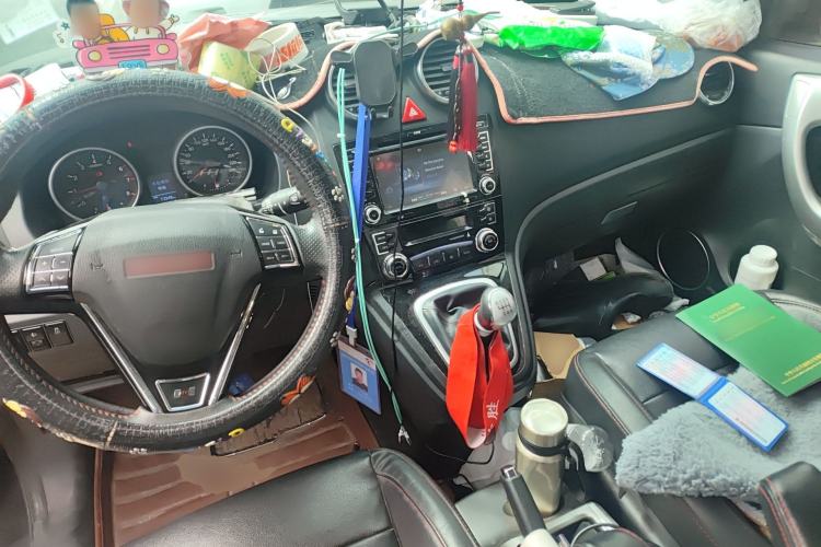 Used Haval H6 2013 Upgraded Model 1.5T Manual Two-Wheel Drive Urban Version Center Console