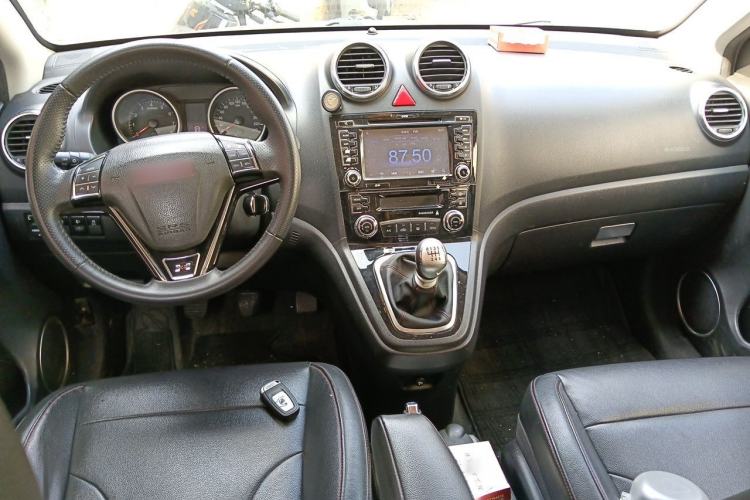Used Haval H6 2013 Sports Edition 1.5T Manual Two-Wheel Drive Elite Model Center Console