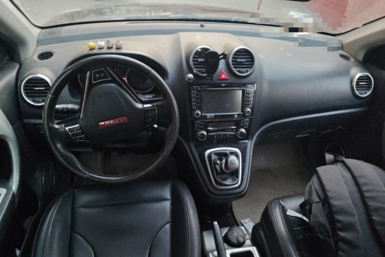 Used Haval H6 2013 Upgraded Model 1.5T Manual Two-Wheel Drive Elite Version Center Console