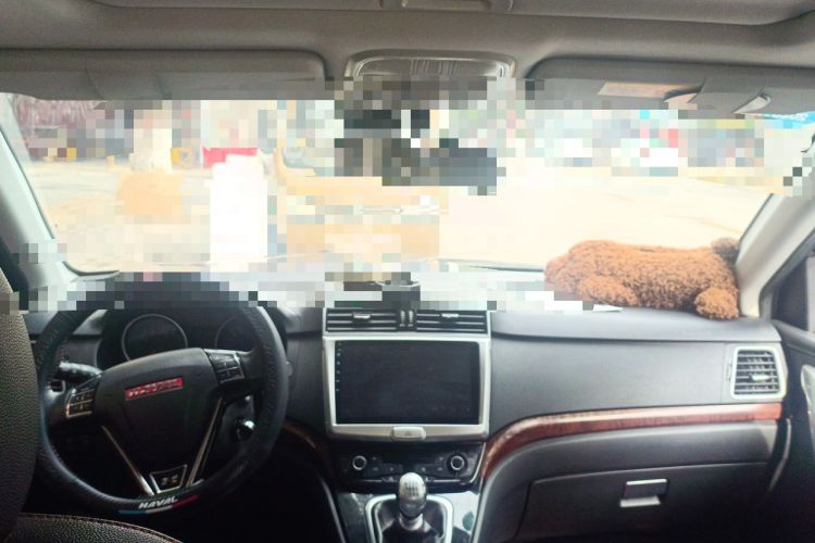 Used Haval H6 2013 Upgraded Model 1.5T Manual Two-Wheel Drive Prestige Version Center Console