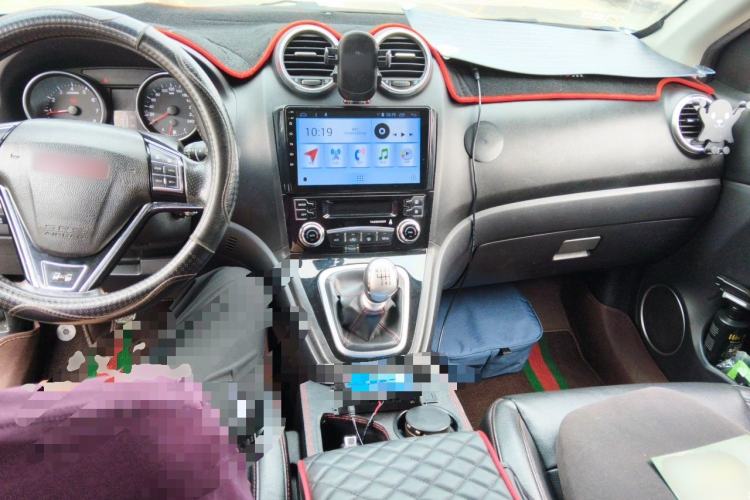 Used Haval H6 2013 Upgraded Model 1.5T Manual Two-Wheel Drive Elite Version Center Console
