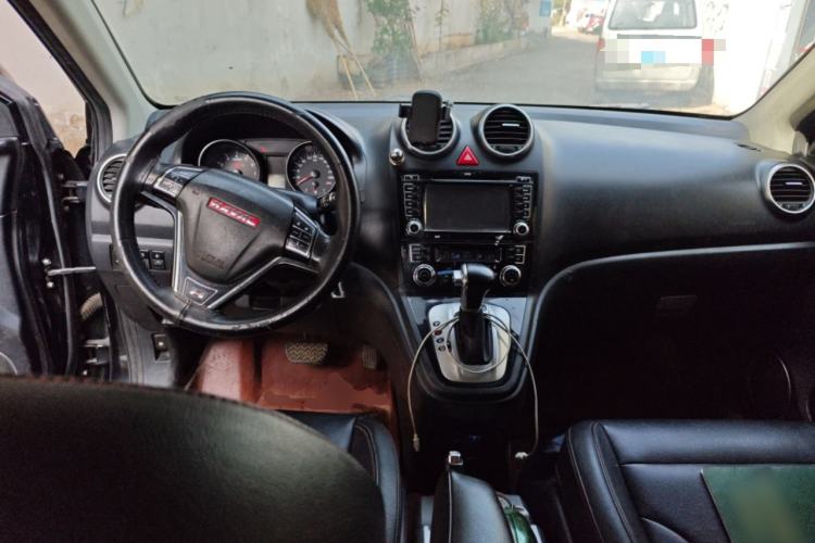 Used Haval H6 2013 Upgraded Model 2.4L Automatic Two-Wheel Drive Elite Version Center Console