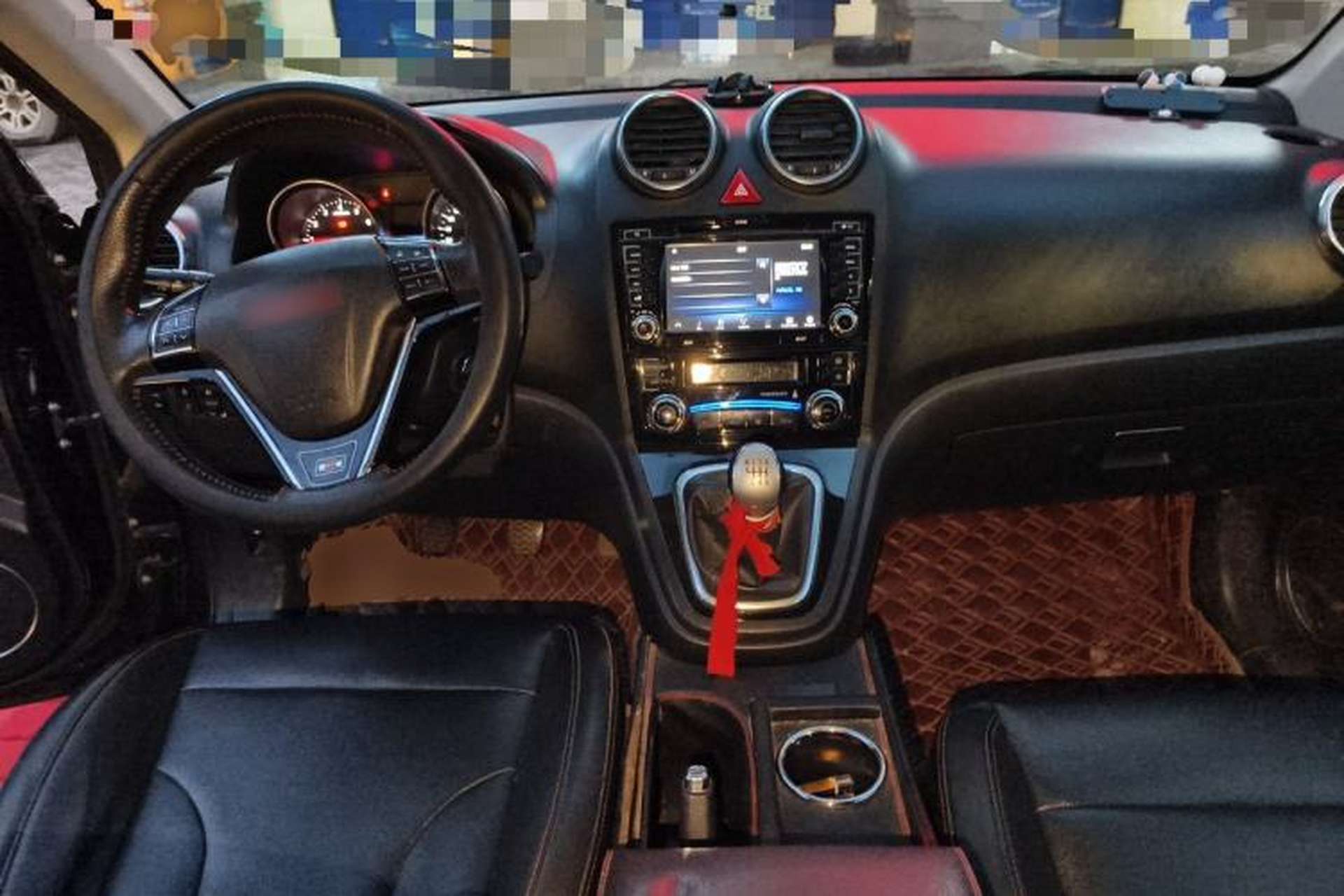 Used Haval H6 2013 Upgraded Model 1.5T Manual Two-Wheel Drive Elite Version Center Console