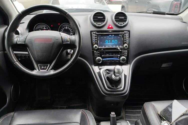 Used Haval H6 2013 Upgraded Model 1.5T Manual Two-Wheel Drive Elite Version Center Console