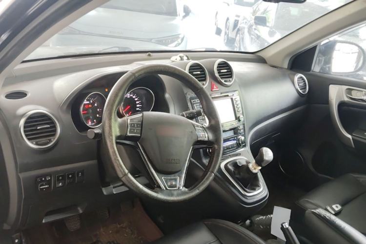 Used Haval H6 2013 Upgraded Model 1.5T Manual Two-Wheel Drive Elite Version Center Console