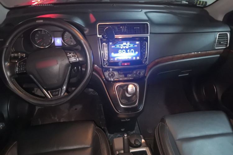 Used Haval H6 2013 Sports Edition 1.5T Manual Two-Wheel Drive Elite Model Center Console