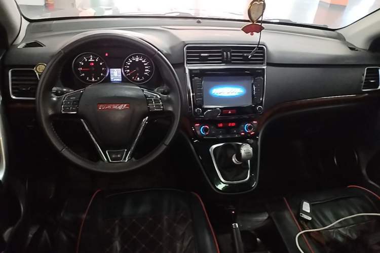 Used Haval H6 2013 Sports Edition 1.5T Manual Two-Wheel Drive Elite Model Center Console