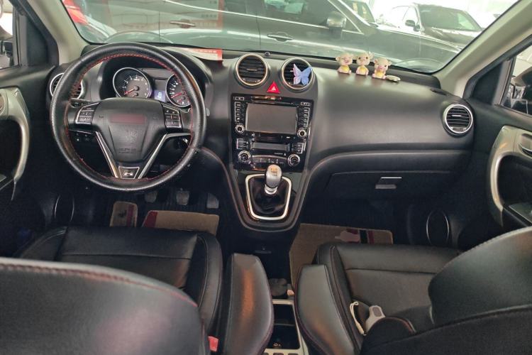 Used Haval H6 2013 Upgraded Model 1.5T Manual Two-Wheel Drive Elite Version Center Console
