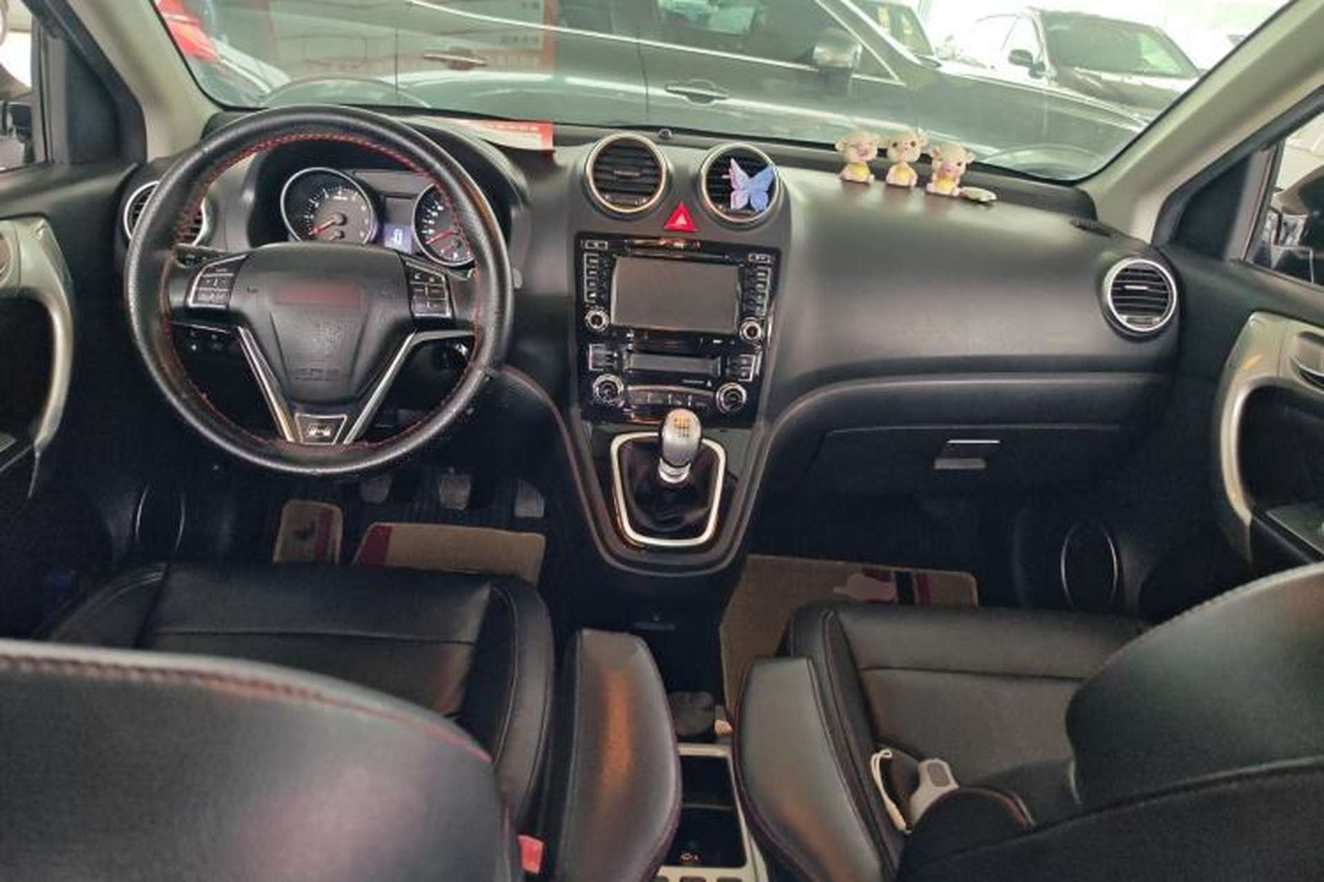 Used Haval H6 2013 Upgraded Model 1.5T Manual Two-Wheel Drive Elite Version Center Console