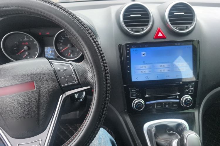 Used Haval H6 2013 Upgraded Model 1.5T Manual Two-Wheel Drive Elite Version Center Console
