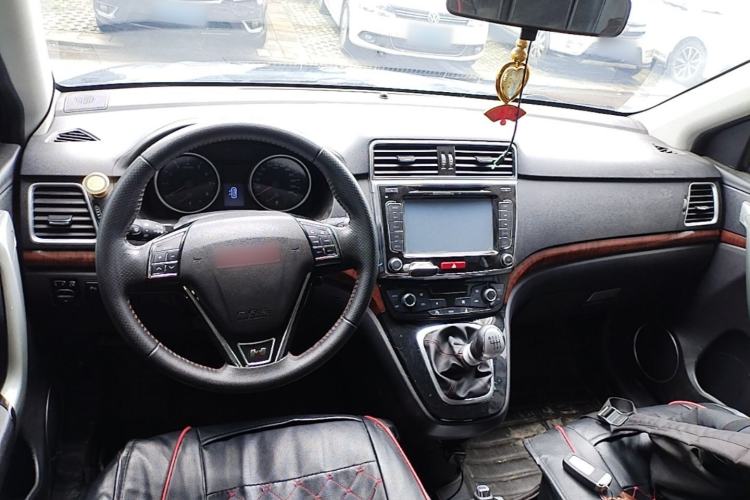 Used Haval H6 2013 Sports Edition 1.5T Manual Two-Wheel Drive Elite Model Center Console