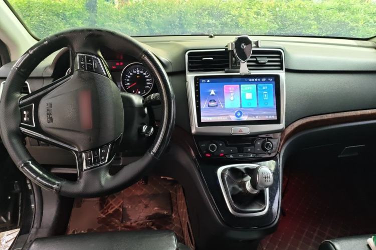 Used Haval H6 2013 Sports Edition 1.5T Manual Two-Wheel Drive Elite Model Center Console