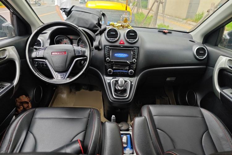 Used Haval H6 2013 Upgraded Model 1.5T Manual Two-Wheel Drive Elite Version Center Console