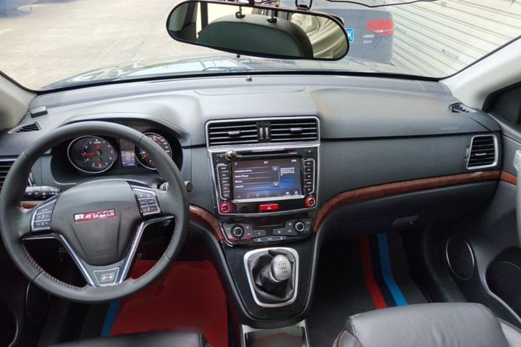 Used Haval H6 2013 Sports Edition 1.5T Manual Two-Wheel Drive Elite Model Center Console
