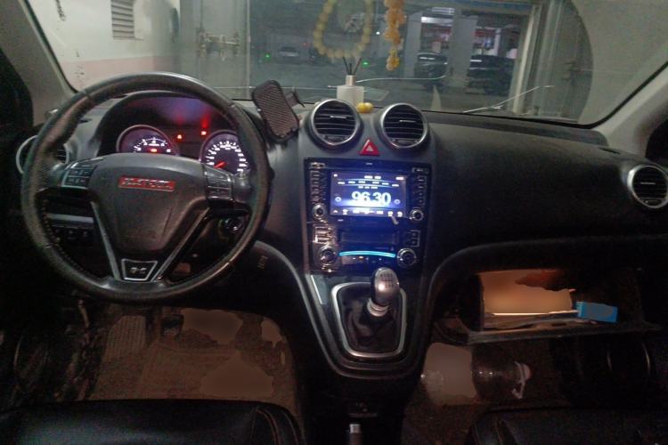 Used Haval H6 2013 Upgraded Model 1.5T Manual Two-Wheel Drive Elite Version Center Console