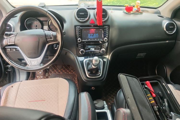 Used Haval H6 2013 Upgraded Model 1.5T Manual Two-Wheel Drive Urban Version Center Console