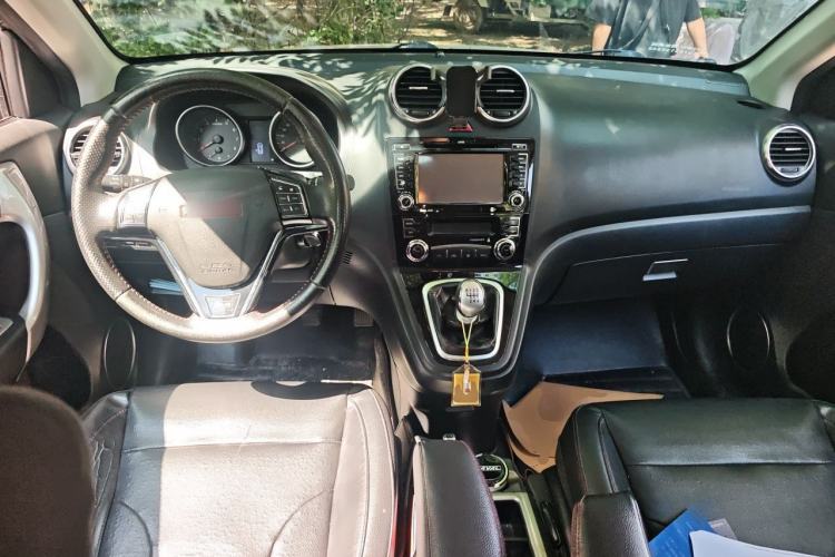 Used Haval H6 2013 Upgraded Model 1.5T Manual Two-Wheel Drive Elite Version Center Console