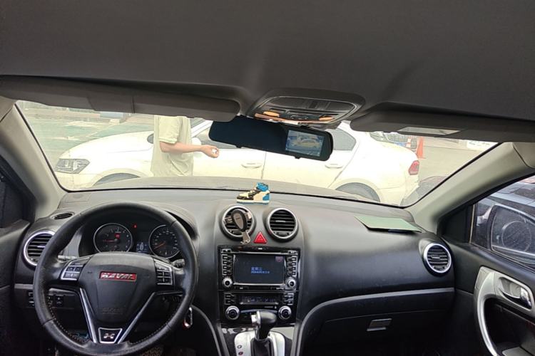 Used Haval H6 2013 Upgraded Model 2.4L Automatic Two-Wheel Drive Elite Version Center Console