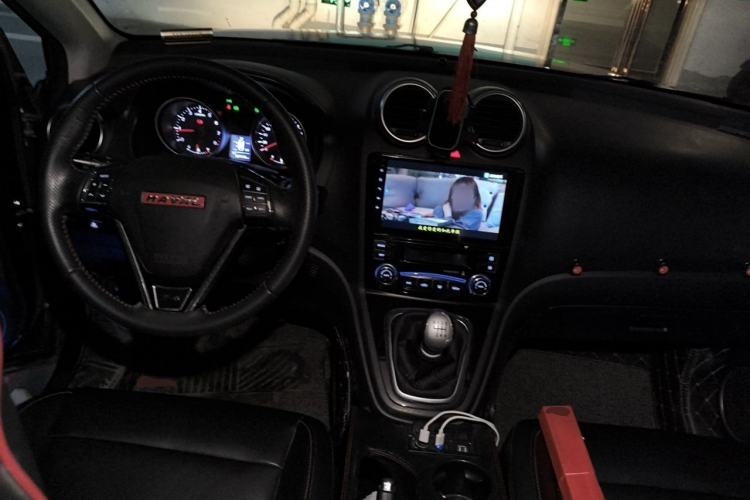Used Haval H6 2013 Upgraded Model 1.5T Manual Two-Wheel Drive Elite Version Center Console