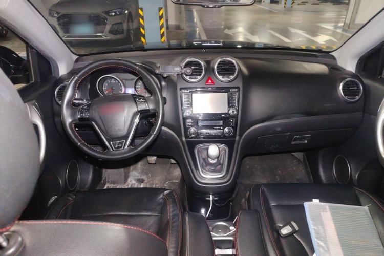 Used Haval H6 2013 Upgraded Model 1.5T Manual Two-Wheel Drive Elite Version Center Console