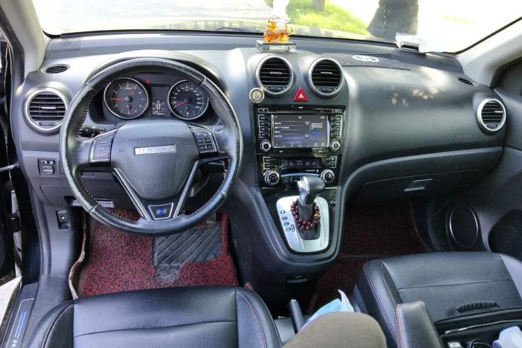 Used Haval H6 2013 Upgraded Model 2.4L Automatic Two-Wheel Drive Elite Version Center Console