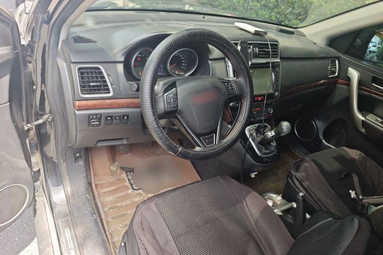 Used Haval H6 2013 Sport Edition 1.5T Manual Two-Wheel Drive Prestige Model Center Console