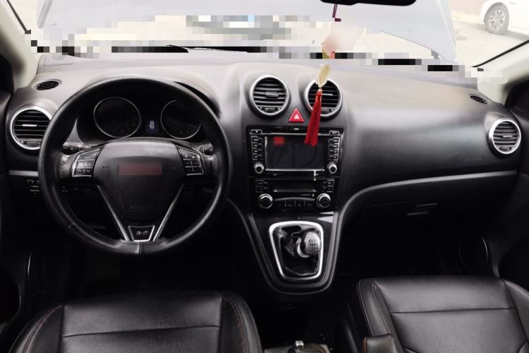 Used Haval H6 2013 Upgraded Model 1.5T Manual Two-Wheel Drive Elite Version Center Console