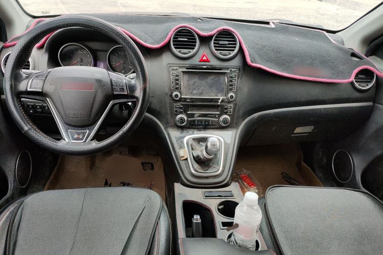 Used Haval H6 2013 Upgraded Model 1.5T Manual Two-Wheel Drive Urban Version Center Console