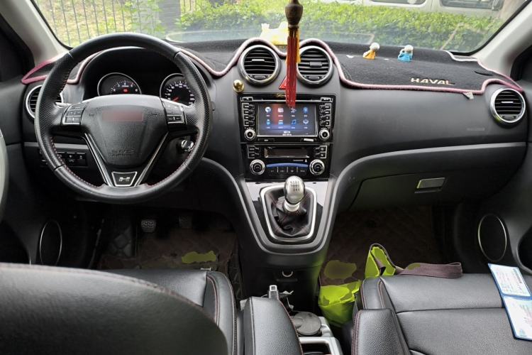 Used Haval H6 2013 Sport Edition 1.5T Manual Two-Wheel Drive Urban Model Center Console