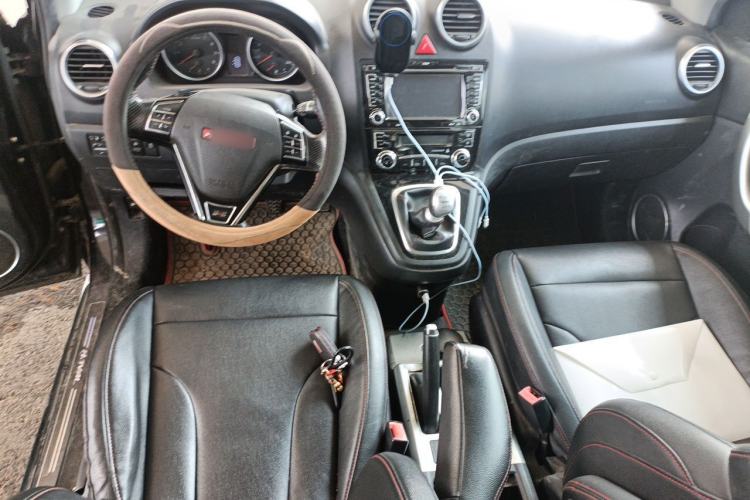 Used Haval H6 2013 Upgraded Model 1.5T Manual Two-Wheel Drive Elite Version Center Console