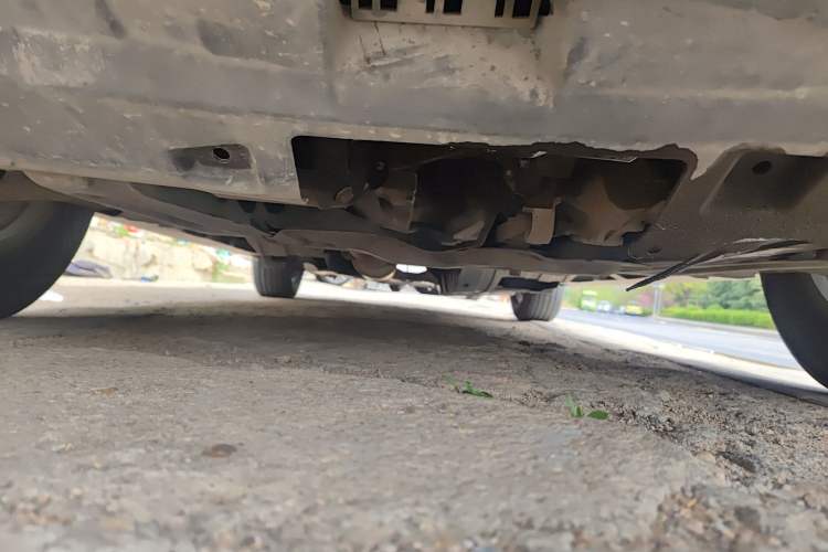 Used Haval H6 2013 Upgraded Model 1.5T Manual Two-Wheel Drive Urban Version Chassis Front