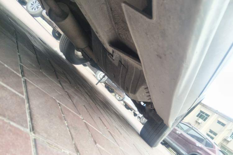 Used Haval H6 2013 Upgraded Model 1.5T Manual Two-Wheel Drive Elite Version Chassis Front Left