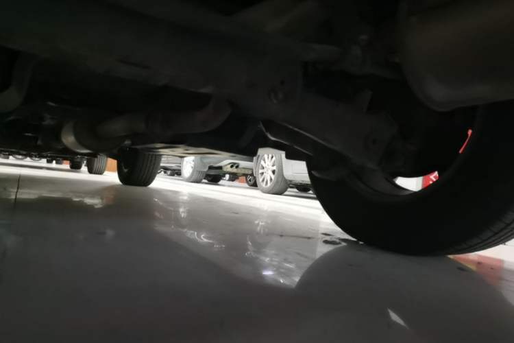 Used Haval H6 2013 Upgraded Model 2.4L Automatic Two-Wheel Drive Elite Version Chassis Front Left